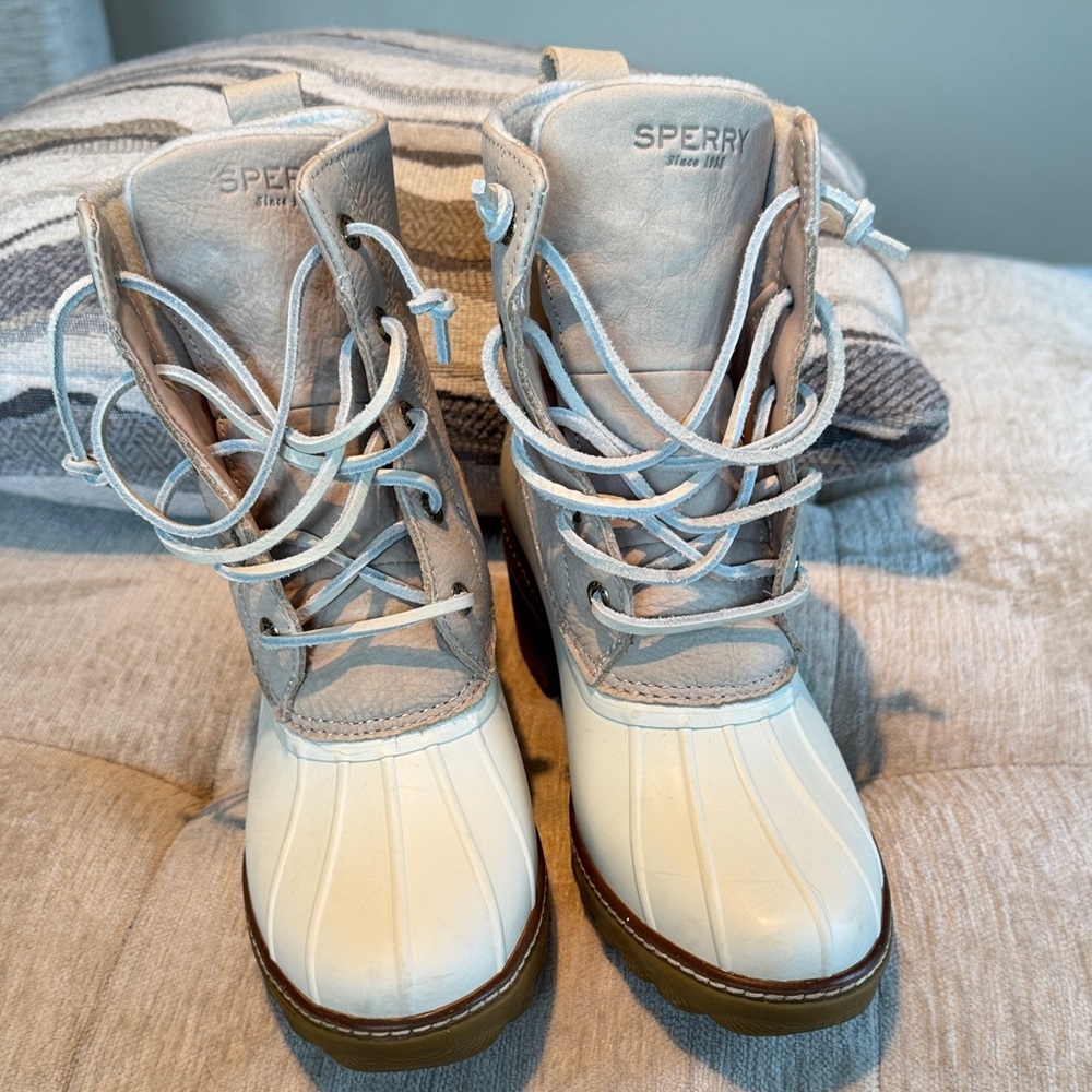 Sperry Women's Lace Up Boots - White and Tan